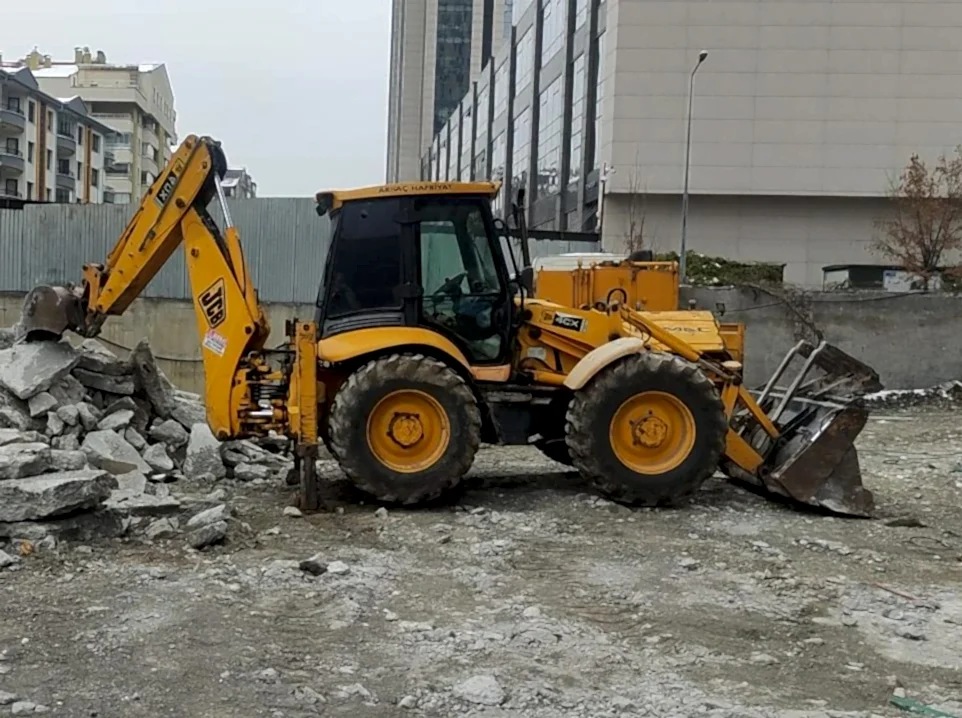 Balgat Kazıcı Yükleyici Kiralama